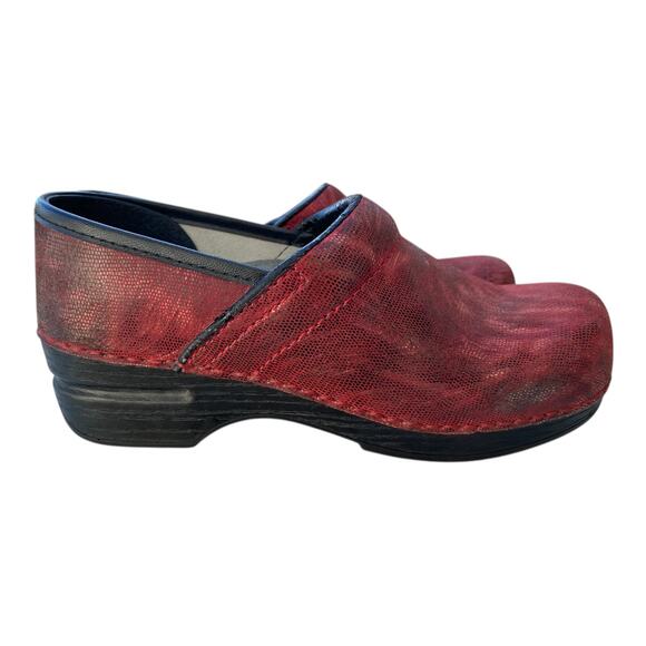 DANSKO Pro Clogs Size 5 EU 35 Red Distressed Leather Slip-Resist Work Nurse - Picture 5 of 16